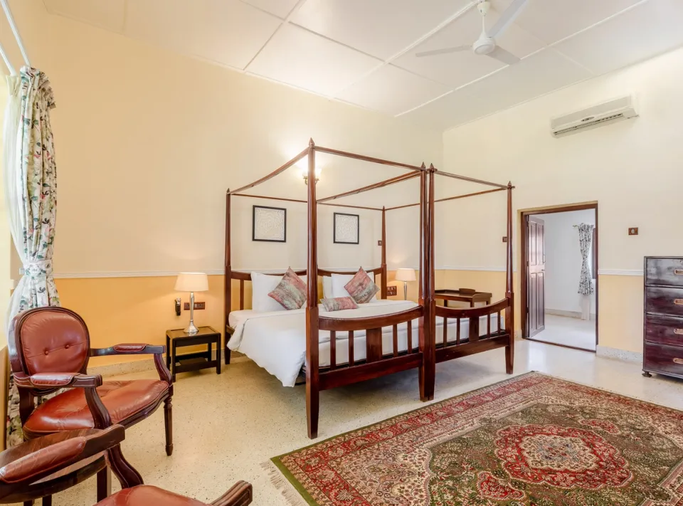 Luxurious Bedroom at Woshully Bungalow, Coorg - amã Stays & Trails 