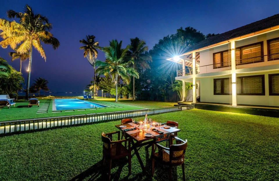 Outdoor Dining Experience at Pathiramanal Villa, Alappuzha