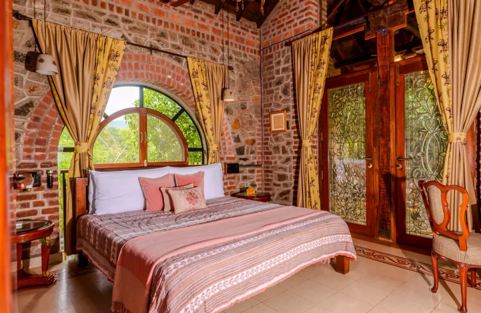 Luxe Bedroom At L’Attitude By The Lake - Accommodation in Kamshet