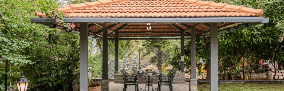 Luxury Outdoor Dining Area at Dulwich Park View, Panchgani