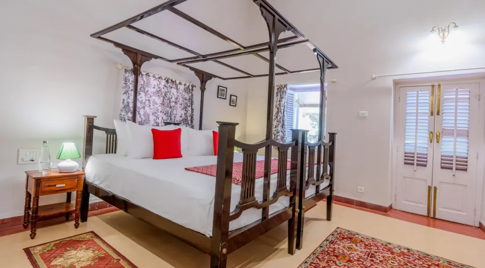 Luxury Bedroom at Dingley Dell - Villa in Mahabaleshwar