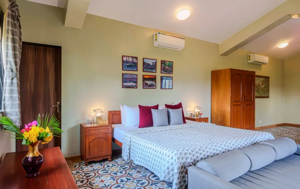 Luxe Bedroom at Dulwich Terrace, Panchgani -  amã Stays & Trails