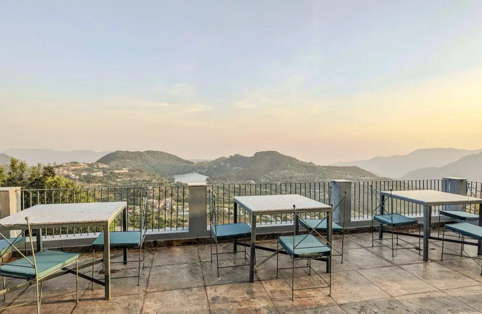 Luxury Outdoor Dining Area at Godhuli Surai, Naukuchiatal 