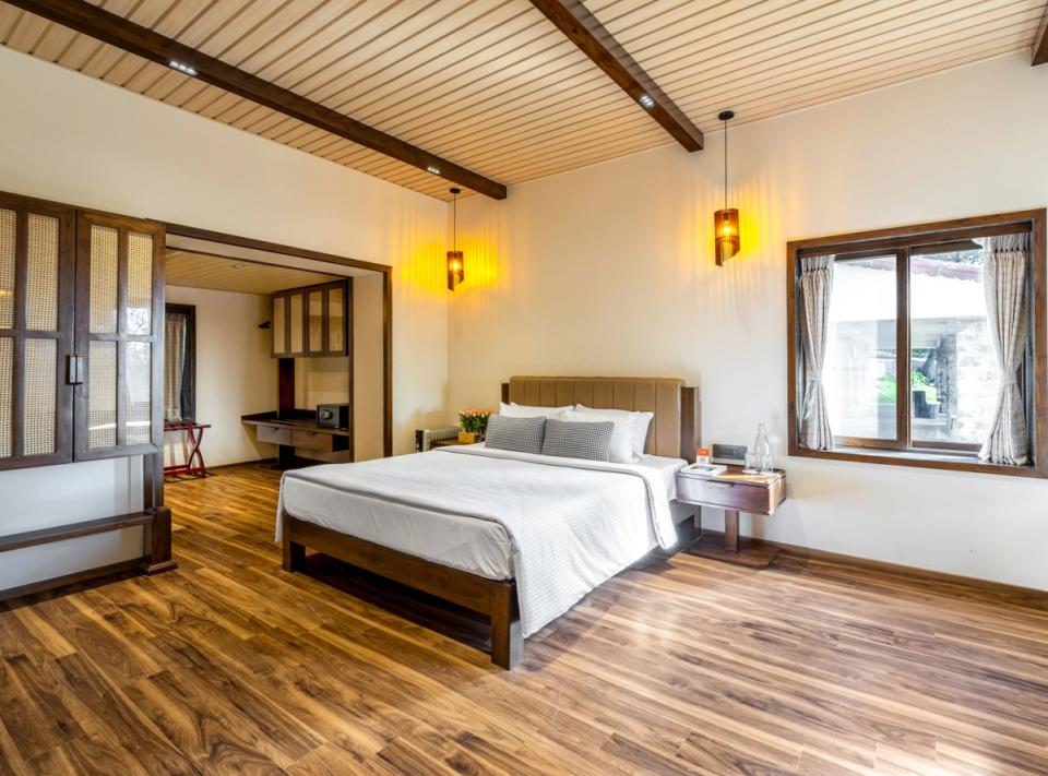 Luxury Bedroom at Sneh Villa, Kodaikanal - amã Stays & Trails 