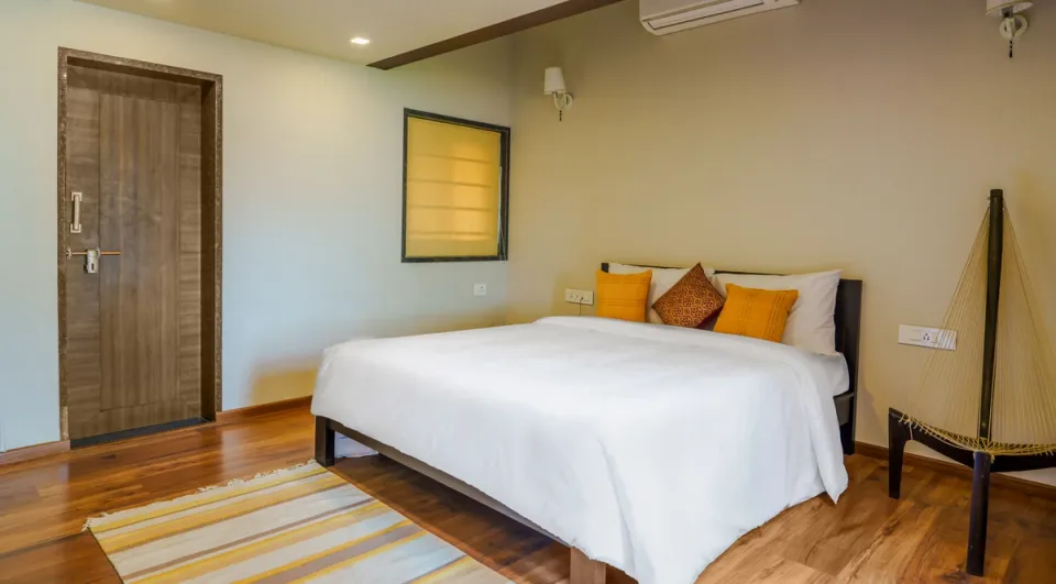 Spacious Bedroom at Mirayan - Accommodation in Nashik