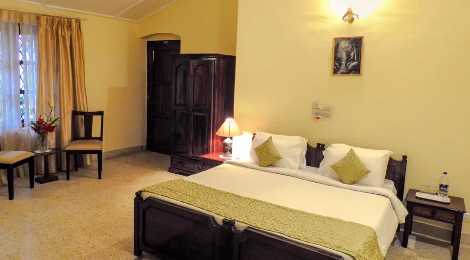 Spacious Bedroom at Glenlorna Bungalow - Accommodation in Coorg