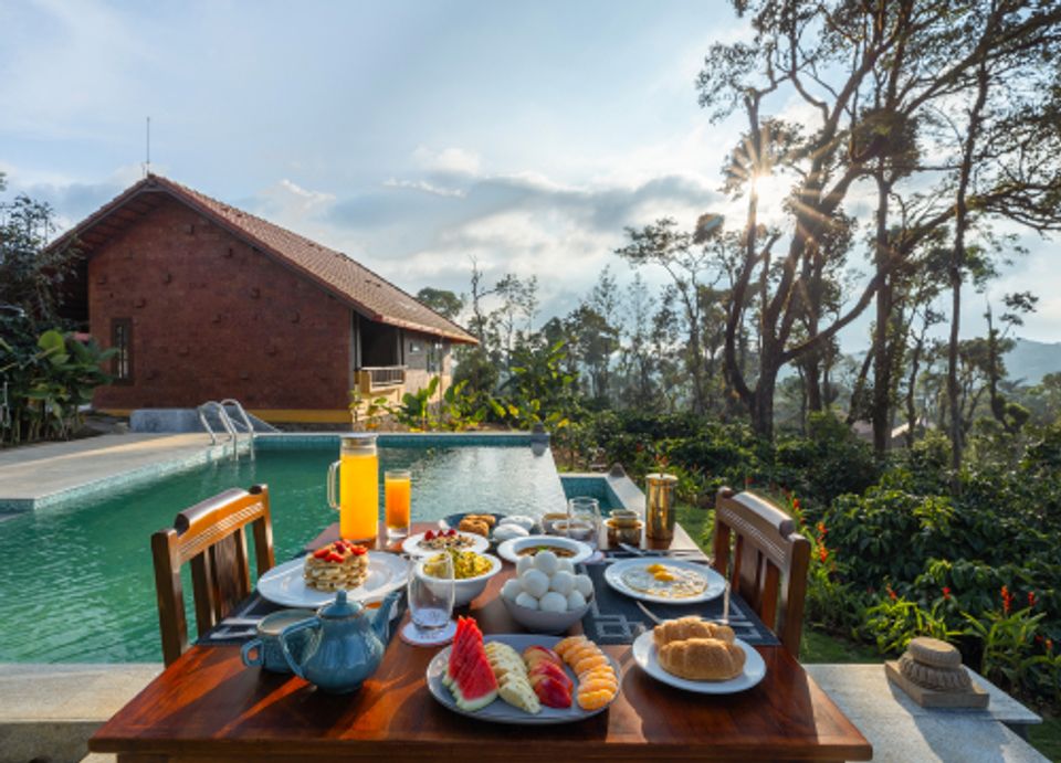 Breakfast by Pool