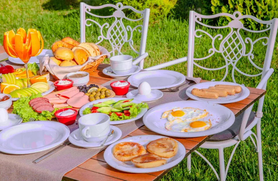 Breakfast On The Lawn - Experiences at Whispering Pines, Bhimtal