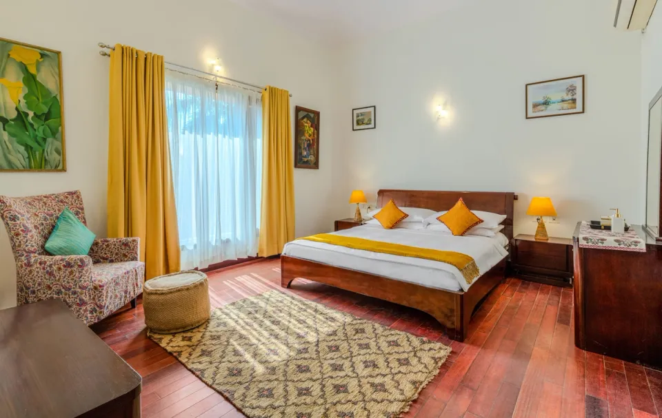 Stylish Bedroom At 25 Farm House, Kolkata - amã Stays & Trails