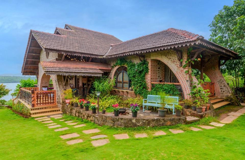 Luxury Homestay in Kamshet - L’Attitude By The Lake, amã Stays & Trails