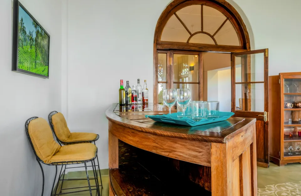 Luxury Bar Table at Pollibetta Bungalow, amã Stays & Trails 