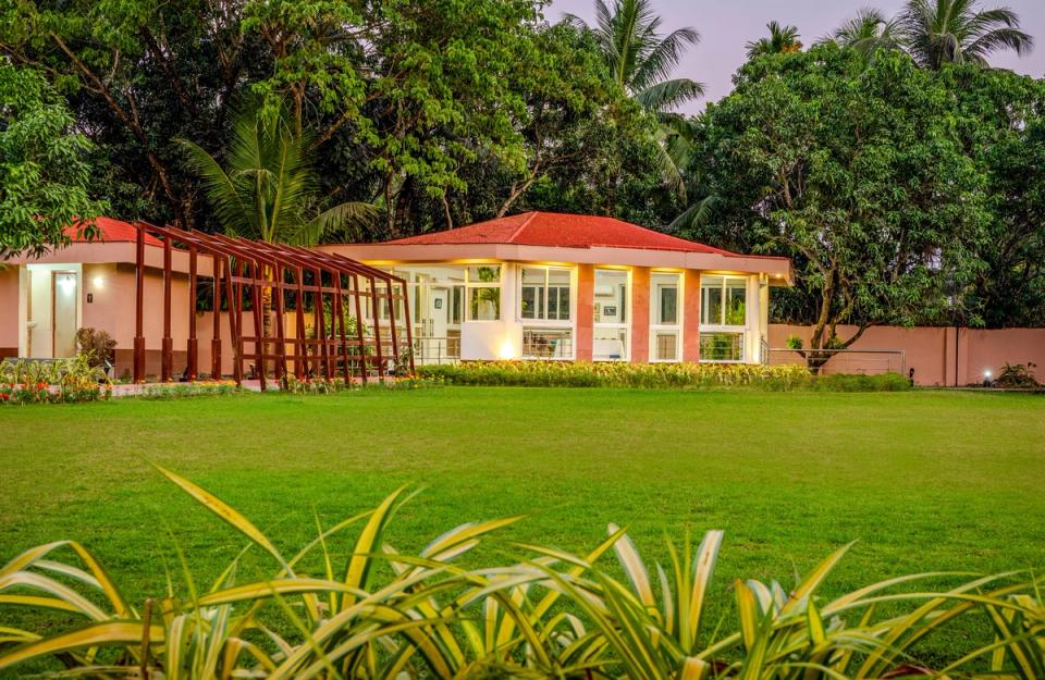 Luxury Villa In Kolkata - 25 Farm House,  amã Stays & Trails 