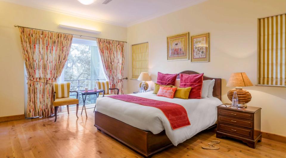 Elegant Bedroom at Raman Villa , Shimla  - amã Stays & Trails