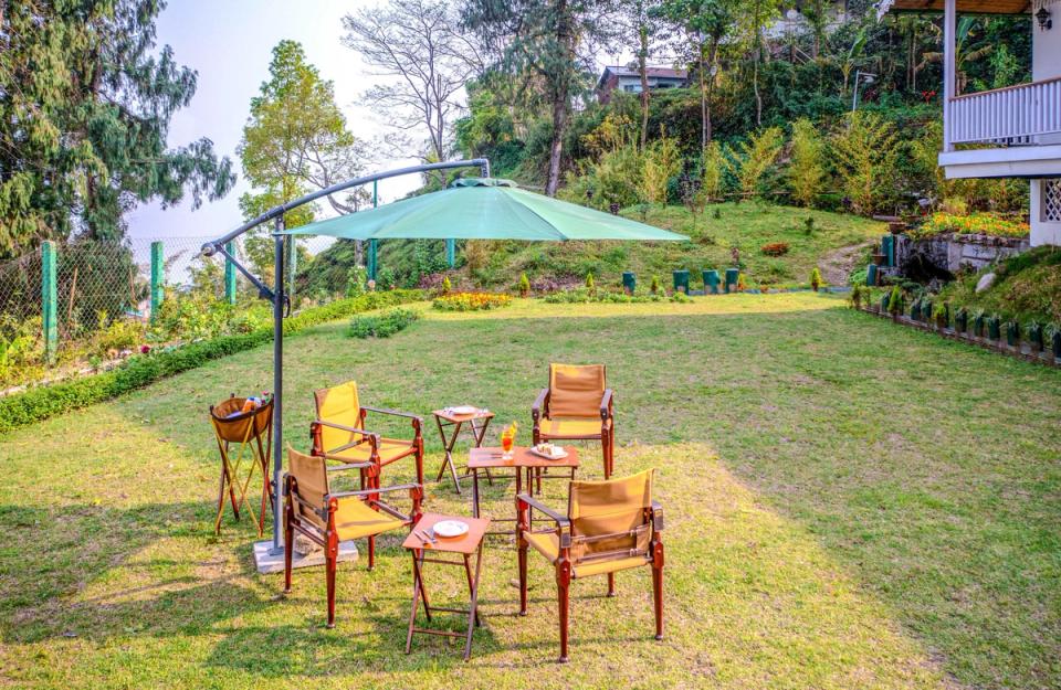 Breakfast By The Lawn - Experiences at Makaibari Bungalow