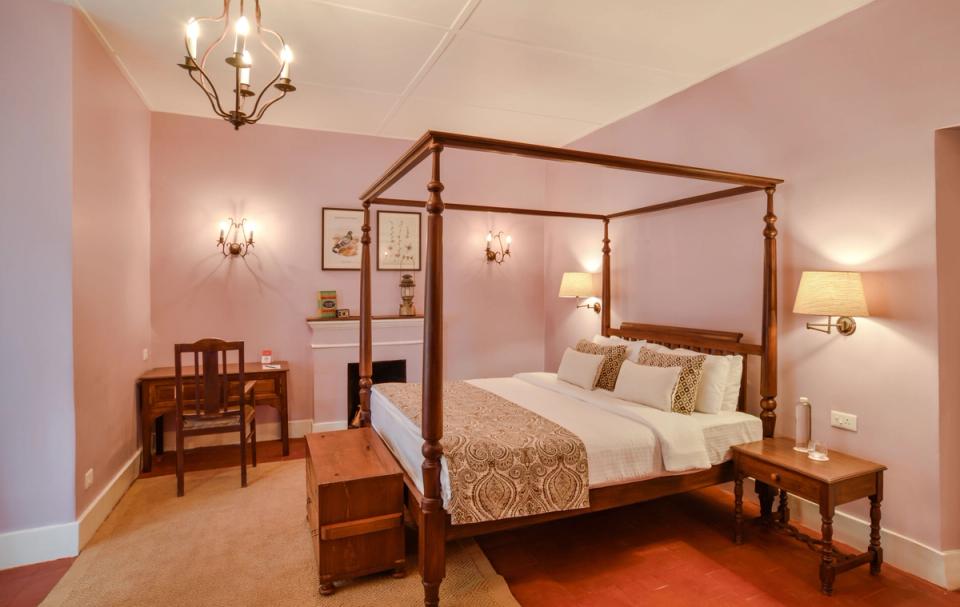 Luxury Bedroom at Nettigudi Bungalow - 3 Bedroom Bungalow in Munnar