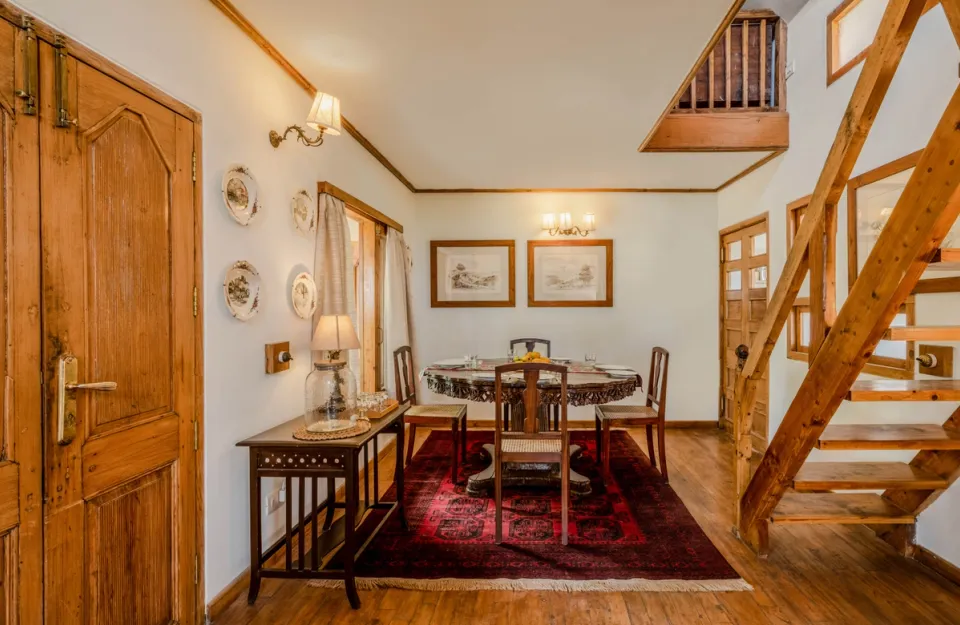 Luxury Dining Area at Ballyhack Cottage, Shimla