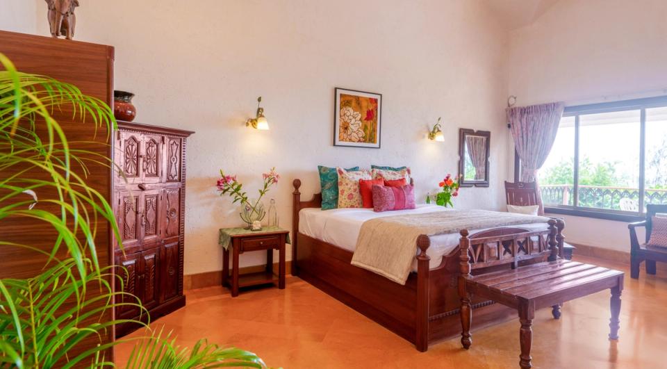 Luxury Bedroom At Whispering Heights - Homestay in Lonavala