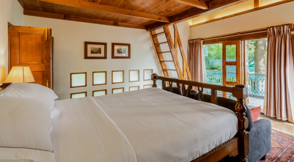 Luxe Bedroom at Ballyhack Cottage, Shimla - amã Stays & Trails