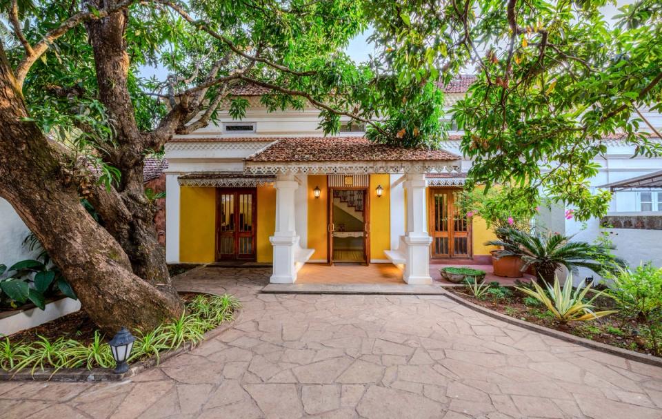 Welcoming Entrance at Chikoo Villa, Goa, - amã Stays & Trails