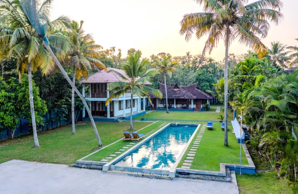 Luxury Swimming Pool at Pathiramanal Villa, Alappuzha