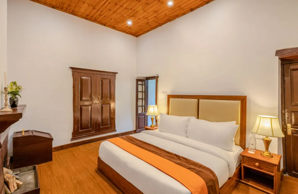 Stunning Bedroom at Ramgarh Heritage Villa - Accommodation in Manali