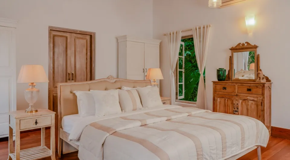 Elegant Bedroom at 70 Vale - Accommodation in Goa