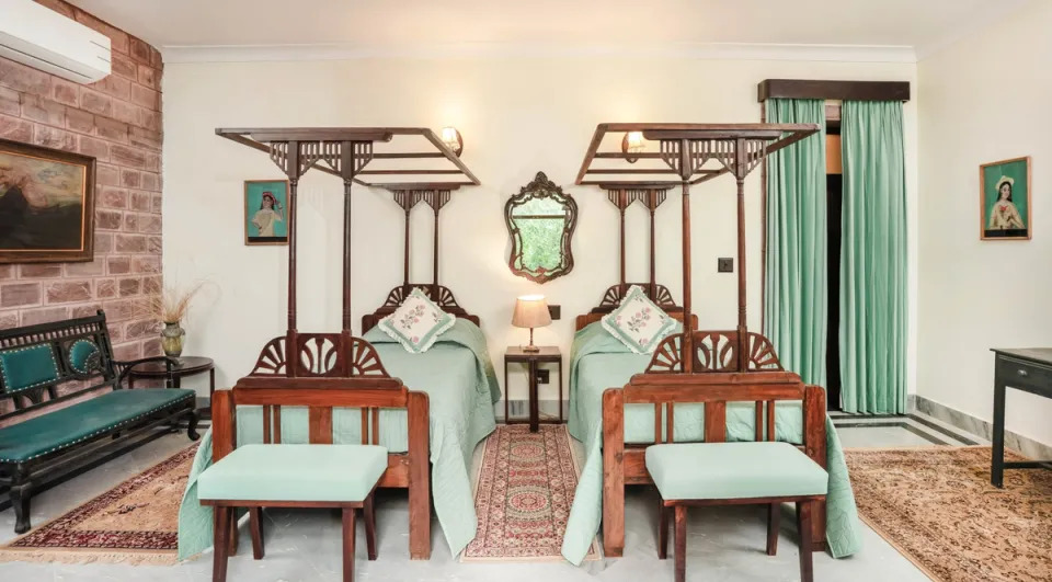 Elegant Bedroom at Kothi Umednagar - Accommodation in Jodhpur