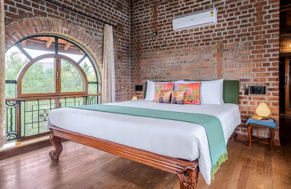 Stunning Bedroom At L’Attitude By The Lake - Accommodation in Kamshet