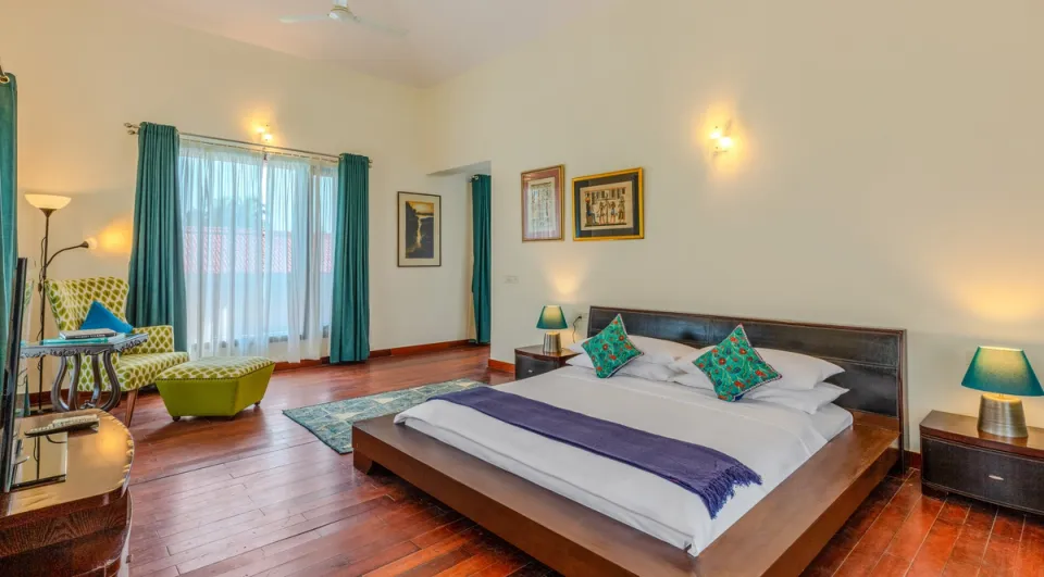 Luxurious Bedroom at 25 Farm House, Kolkata - amã Stays & Trails