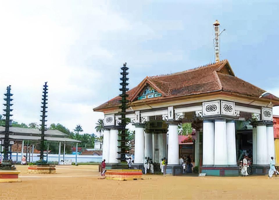 Vaikkom Mahadeva Temple - Kumarakom Tourist Places