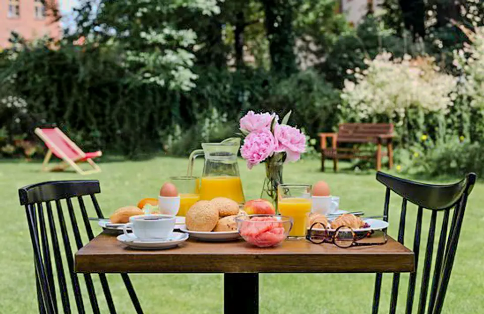 Breakfast On The Lawn - Luxury Experiences at Sevenmallay Bungalow, Munnar