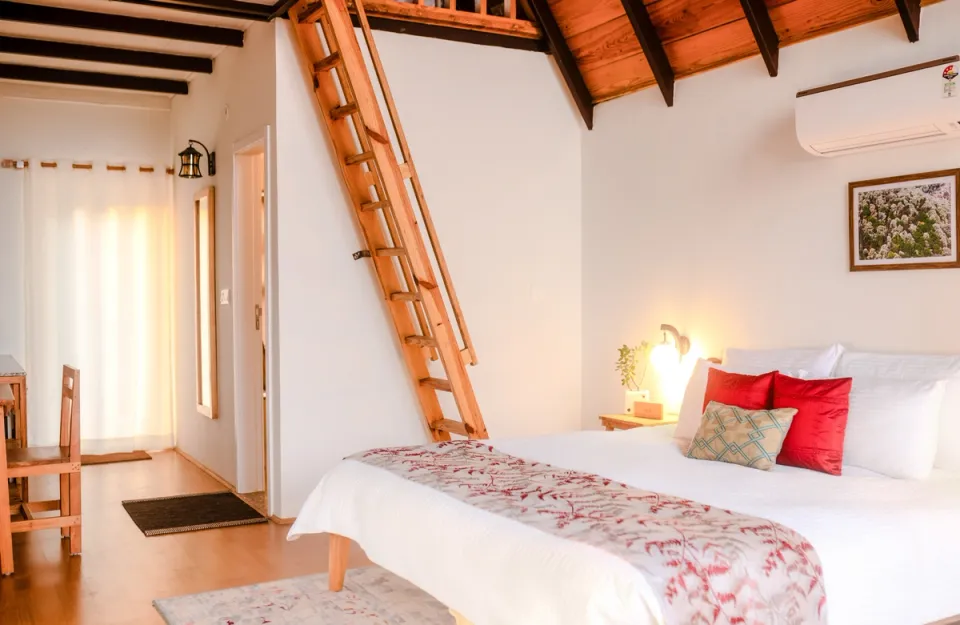 Elegant Bedroom Space at Godhuli Bhimal, Naukuchiatal - amã Stays & Trails