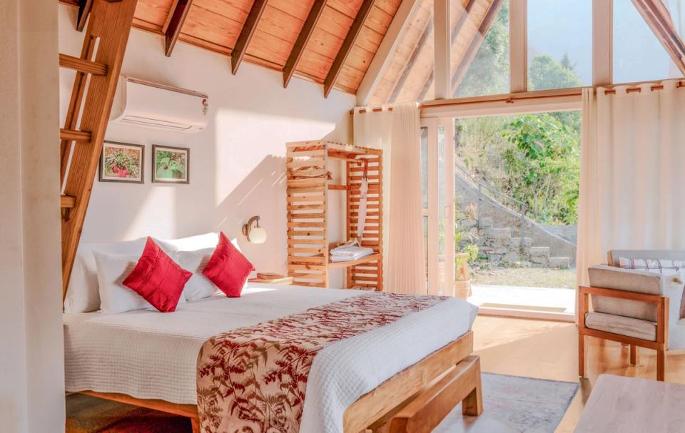 Spacious Bedroom at Godhuli Timil, Naukuchiatal - amã Stays & Trails