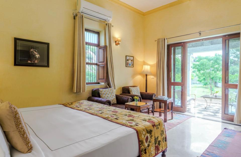 Spacious Bedroom at Abhay Manor,  amã Stays & Trails 