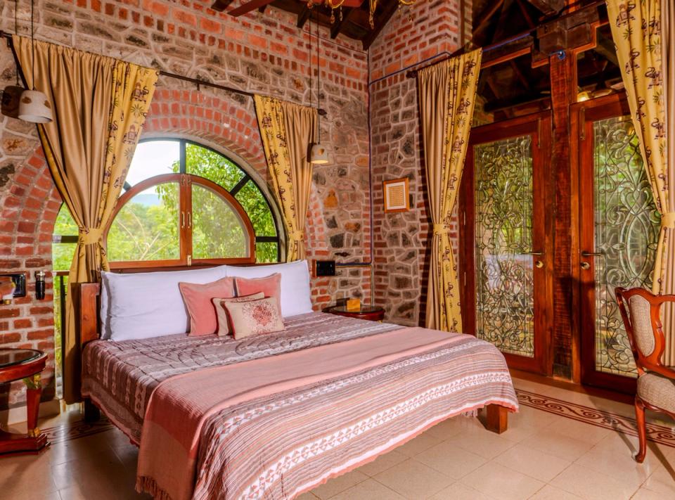 Luxury Bedroom At L’Attitude By The Lake, Kamshet - amã Stays & Trails  