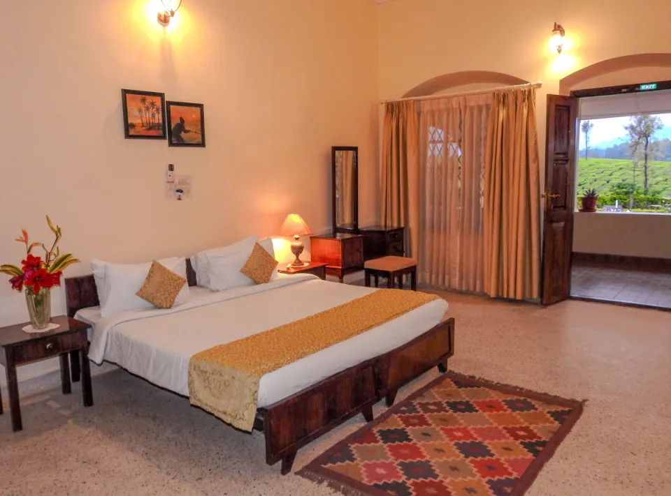 Luxury Bedroom at Glenlorna Bungalow, Coorg - amã Stays & Trails 