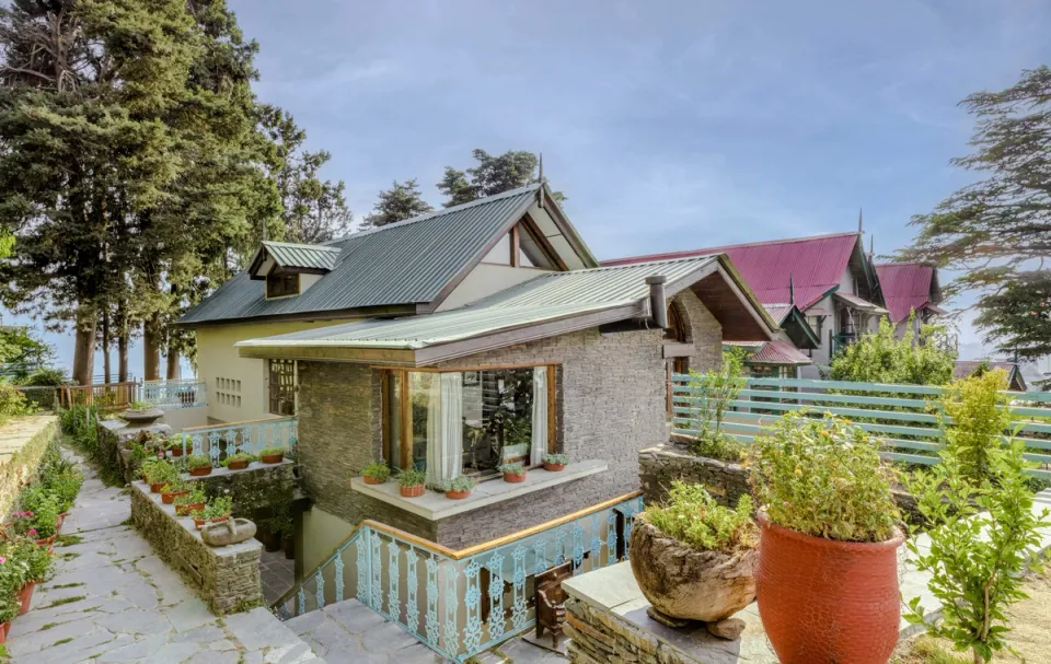 Ballyhack Cottage - Luxury Cottage in Shimla, amã Stays & Trails 