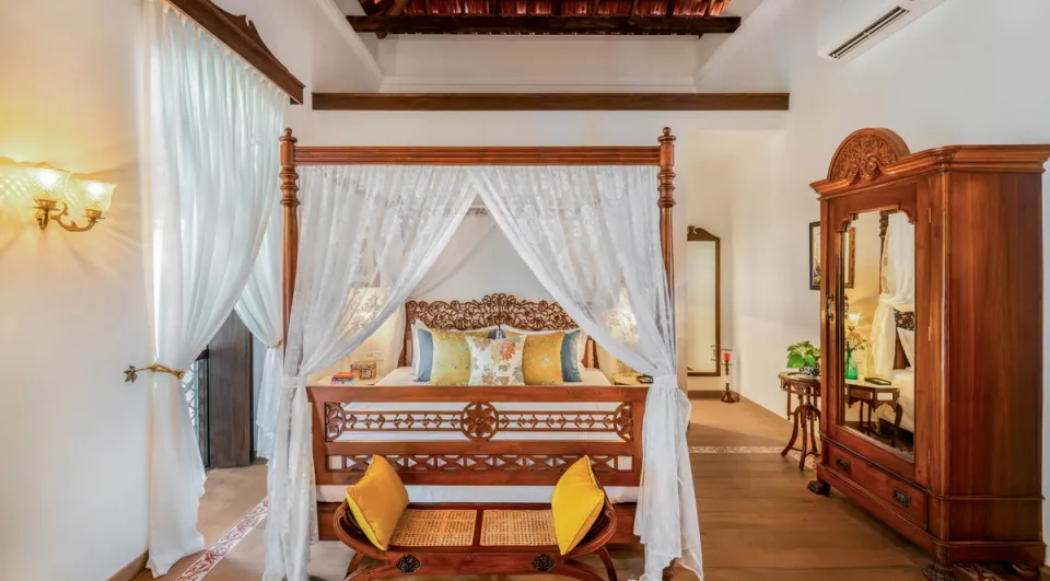 Elegant Bedroom At Cardozo House - Stay in Goa