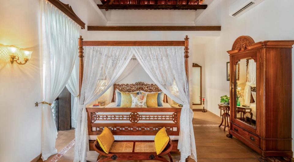 Elegant Bedroom At Cardozo House - Stay in Goa