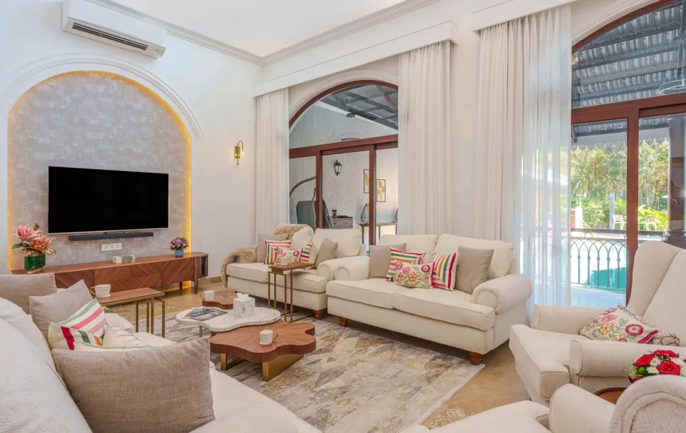 Luxury Living Space at Villa Eterna, amã Stays & Trails