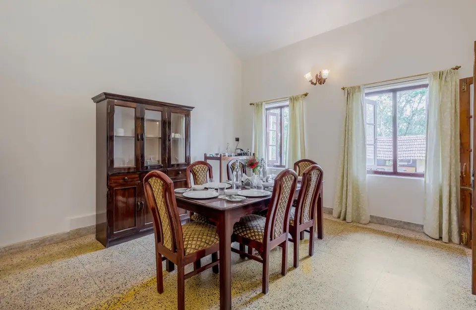 Luxury Dining Area at Surgi Bungalow, amã Stays & Trails 