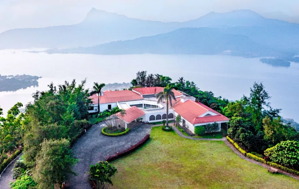 Luxury Villa in Lonavala - Whispering Heights, amã Stays & Trails