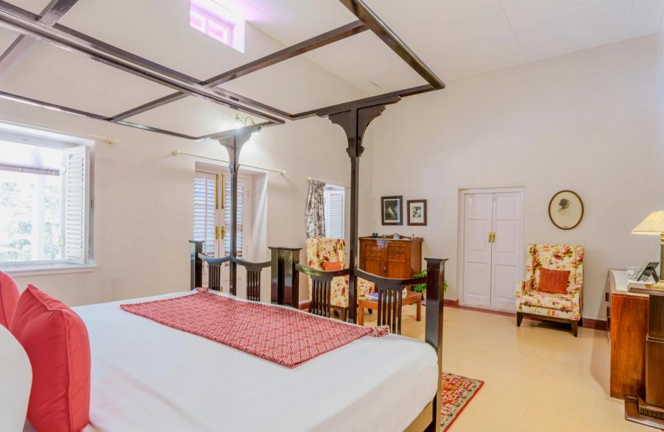 Elegant Bedroom at Dingley Dell - Accommodation in Mahabaleshwar