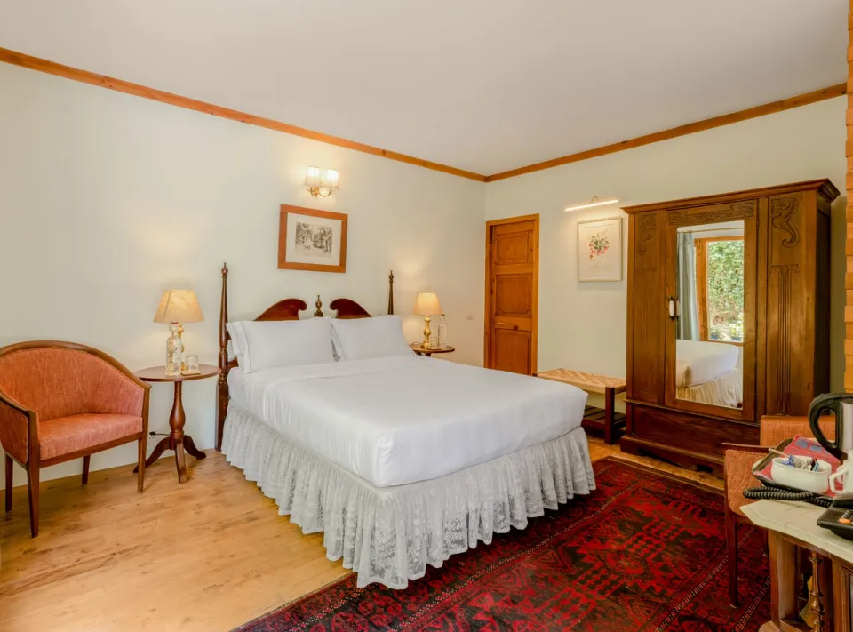 Luxury Bedroom At Ballyhack Cottage, Shimla - amã Stays & Trails