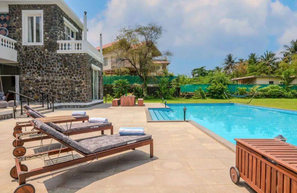 Luxury Poolside Recliners At Casa Kenzo - Villa in Kashid