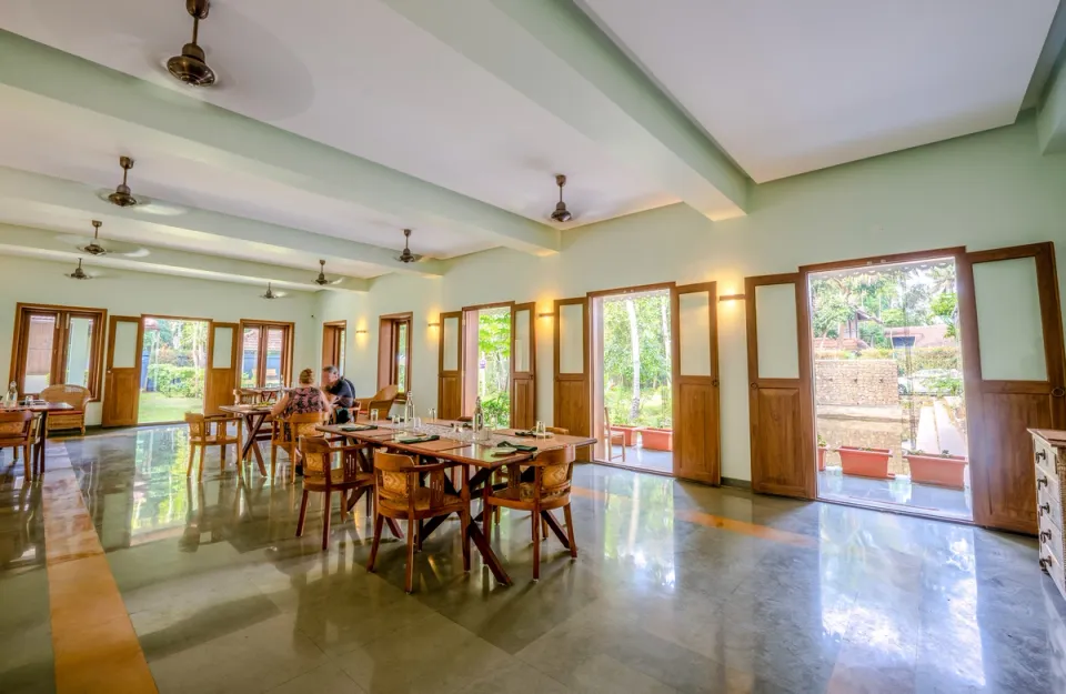 Stunning Dining Space at Pathiramanal Villa, amã Stays & Trails 