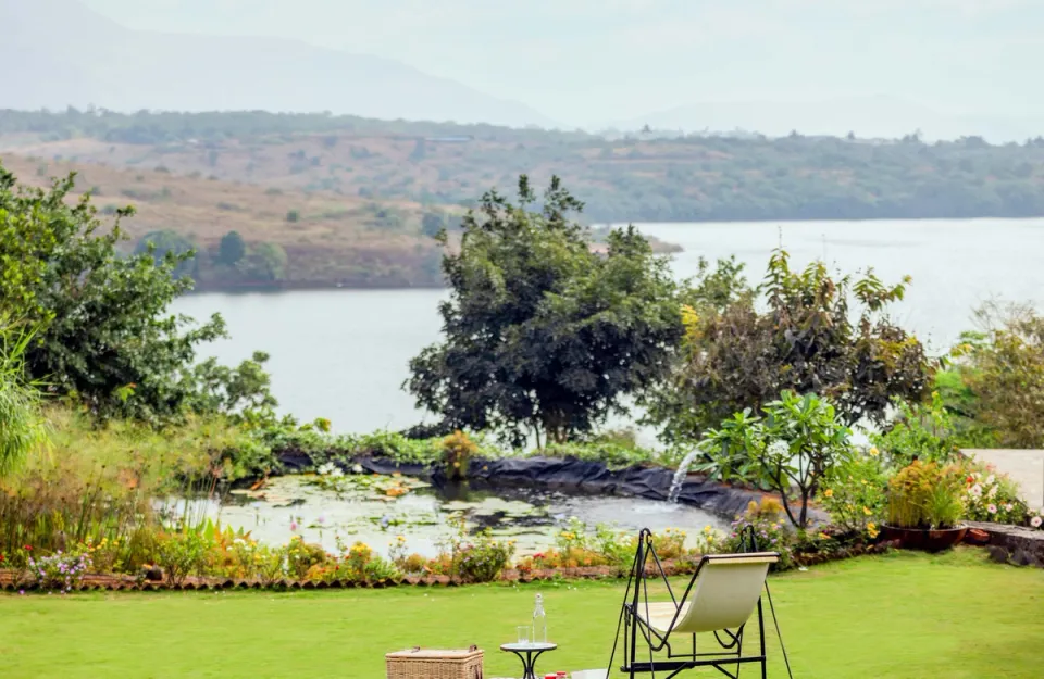 Elegant Outdoor Seating Space At L’Attitude By The Lake, amã Stays & Trails