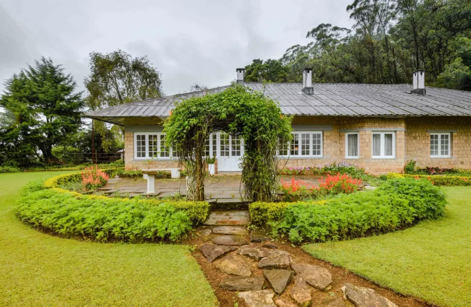 Entrance of Madupatty Bungalow, Munnar - amã Stays & Trails 