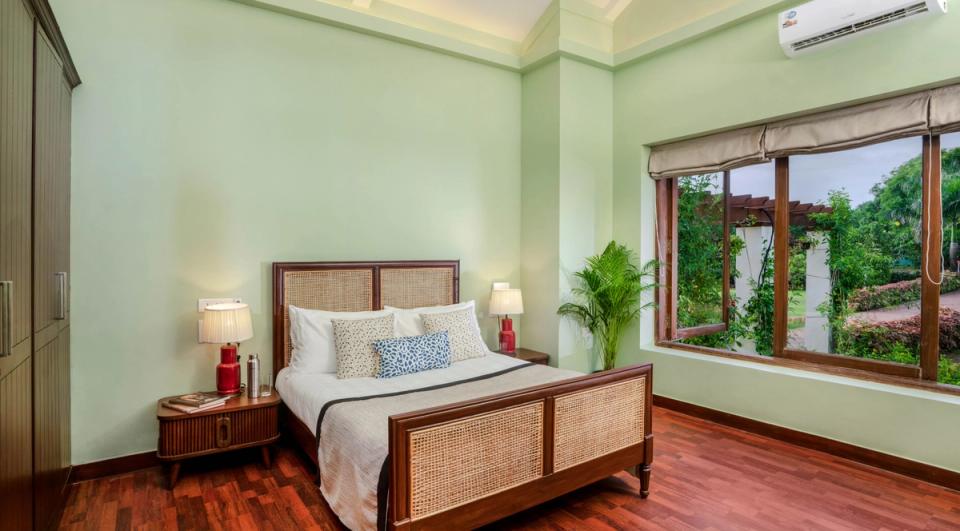 Stunning Bedroom at Nine Plams - Villa in Alibaug