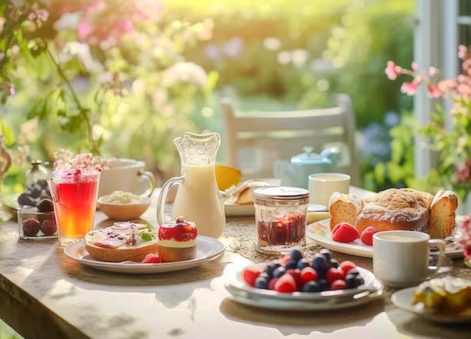 Breakfast By The Lawn - Unique Experiences at Aberdeen, Coonoor - amã Stays & Trails 